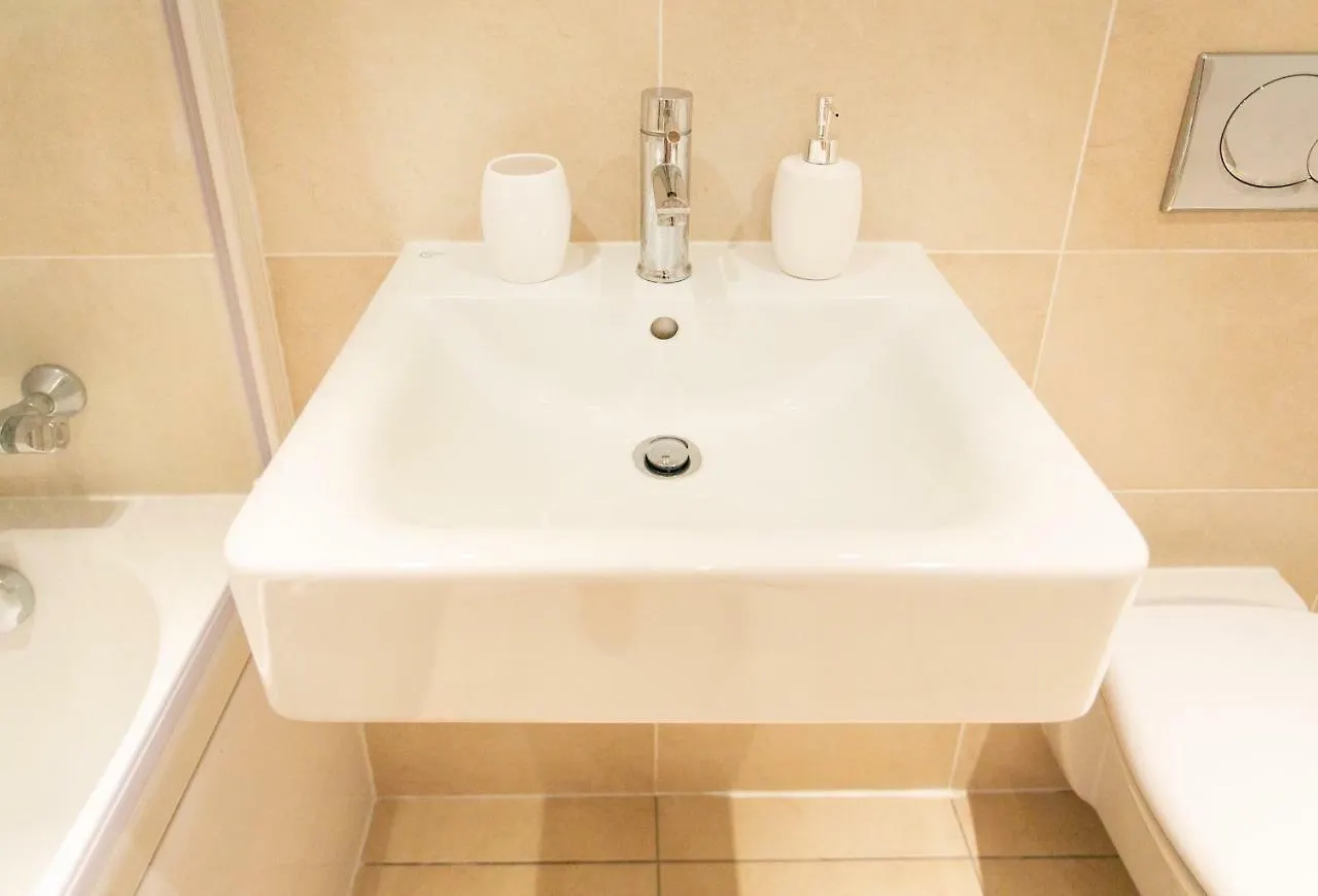 Pilot Street Apartment At City Quays 벨파스트 0*,